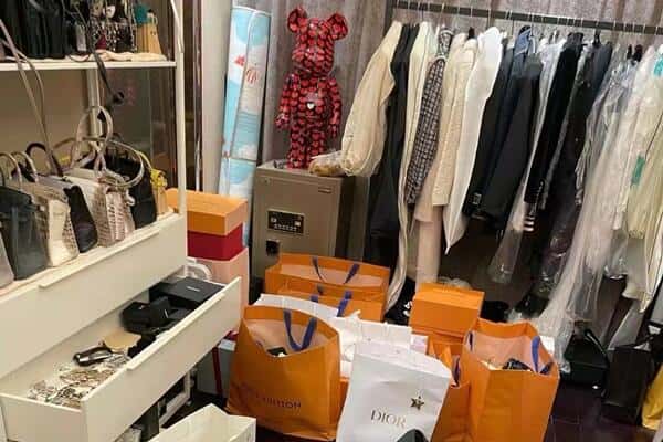 曲靖市会泽回收一线品牌衣服.jpg